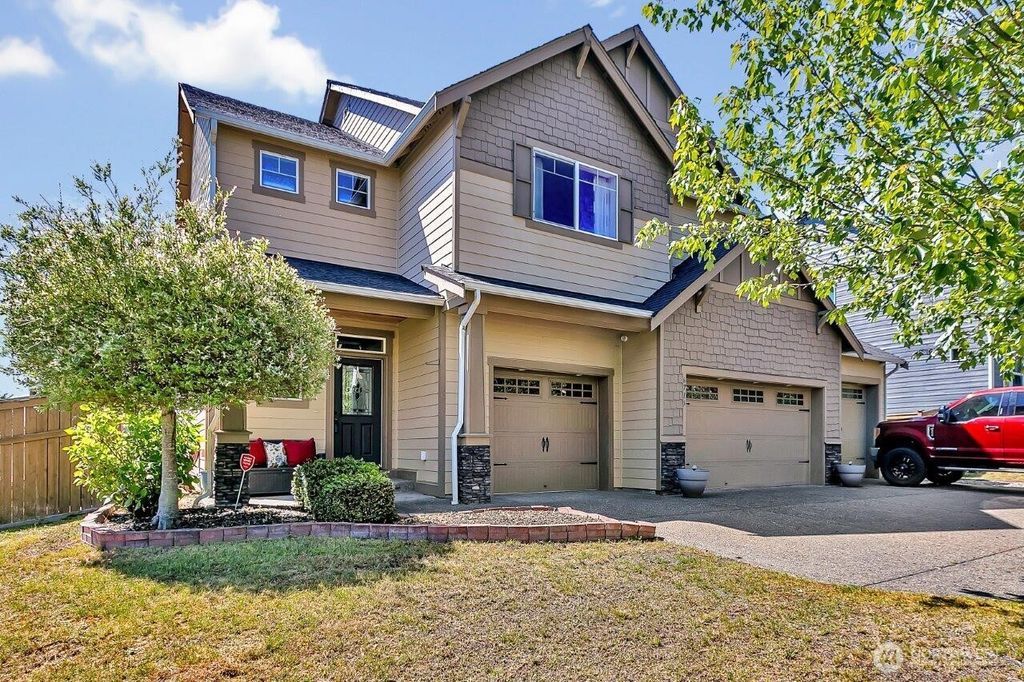 Photo of 6715 Quincy Avenue SE, Auburn, WA 98092 (MLS # 2385585)