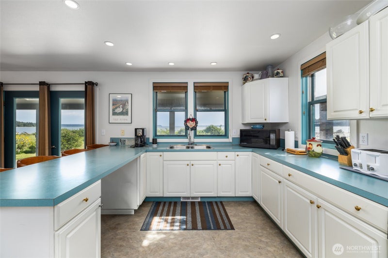 754 Livingston Bay Shore Drive