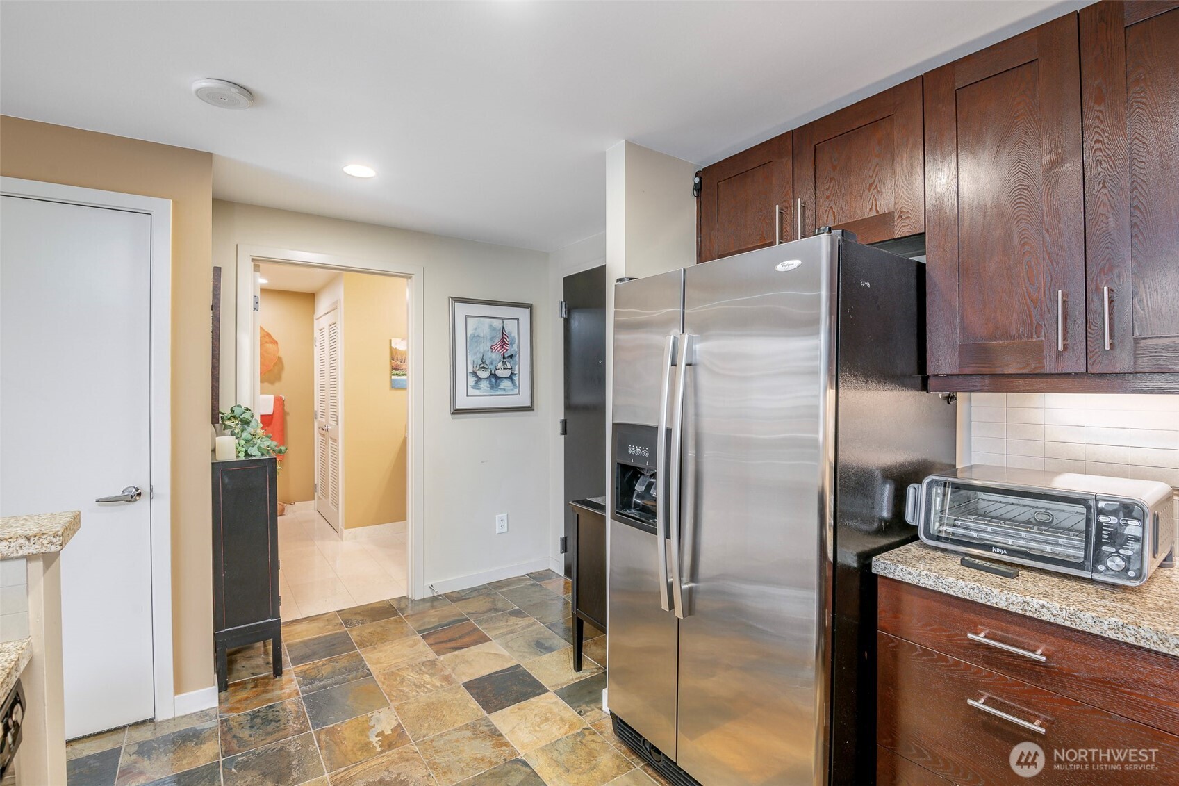 1515 Dock Street 402