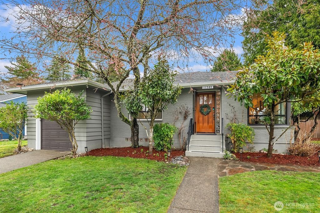 Photo of 11340 Alton Avenue NE, Seattle, WA 98125 (MLS # 2492982)