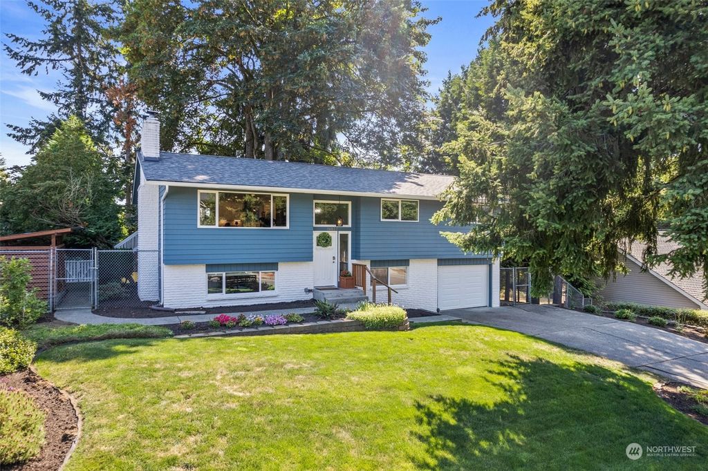 Photo of 14037 SE 200th Street, Kent, WA 98042 (MLS # 2275443)