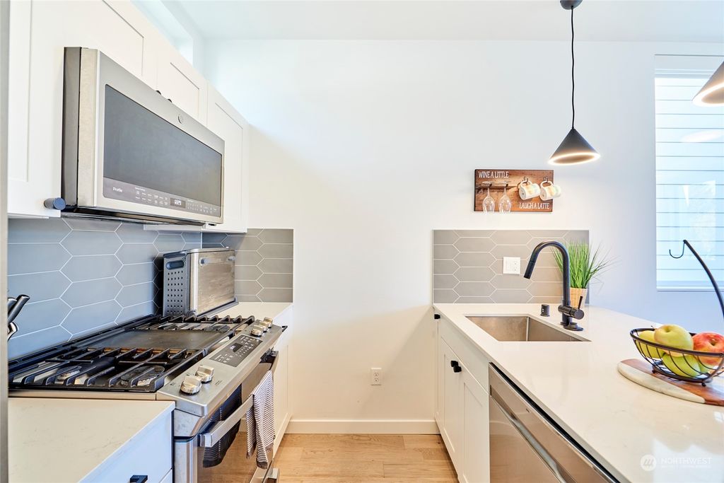 Photo of 4612 Woodland Park Avenue N, Seattle, WA 98103 (MLS # 2314059)