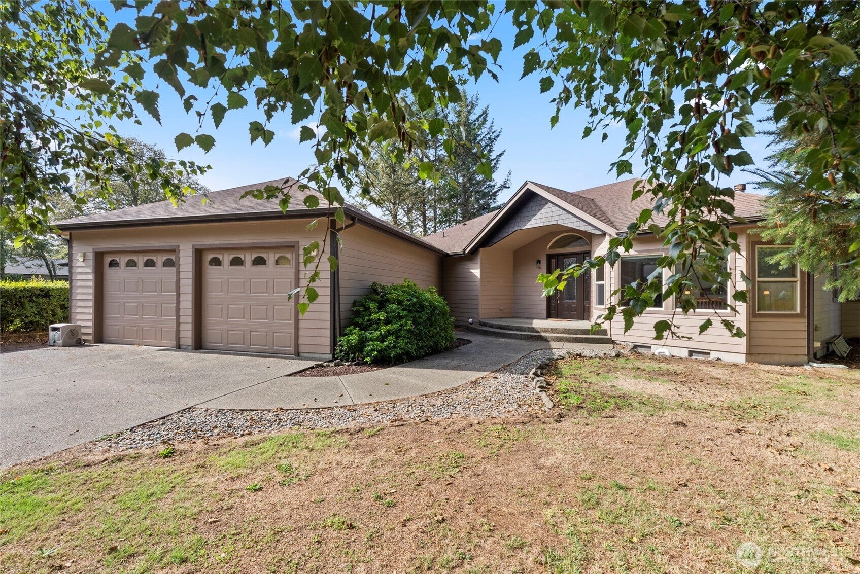 748 Kingfisher Court SE
