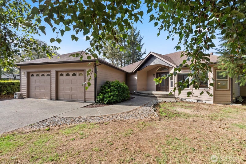 748 Kingfisher Court SE