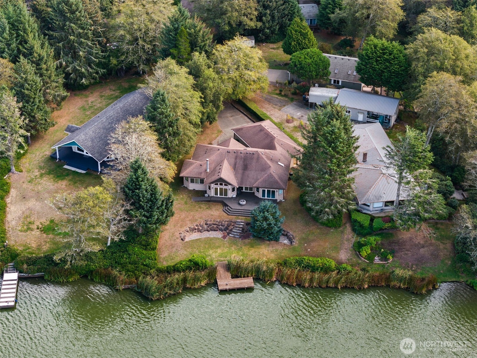 748 Kingfisher Court SE