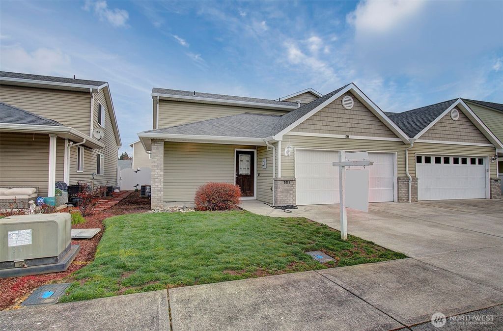 Photo of 7618 NE 61st Way, Vancouver, WA 98662 (MLS # 2476069)