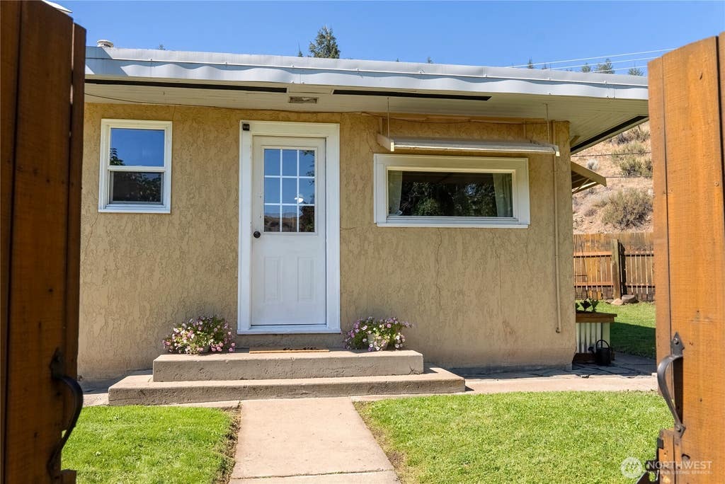 Photo of 658 Twisp-Carlton Road, Twisp, WA 98856 (MLS # 2556386)