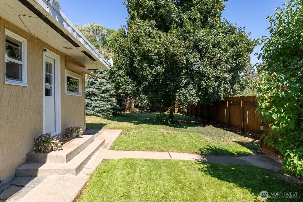 Photo of 658 Twisp-Carlton Road, Twisp, WA 98856 (MLS # 2556386)