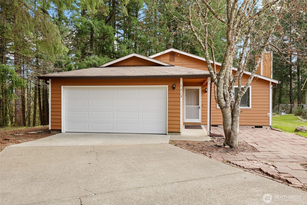 Photo of 1319 14th Avenue SW, Olympia, WA 98502 (MLS # 2486119)