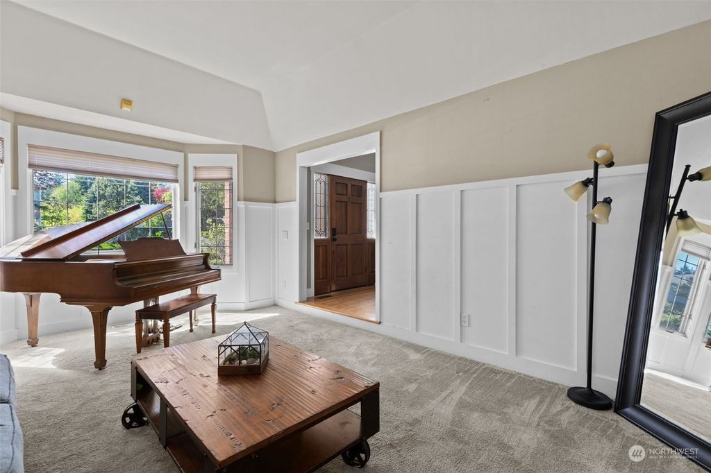 Photo of 32704 7th Avenue SW, Federal Way, WA 98023 (MLS # 2235948)