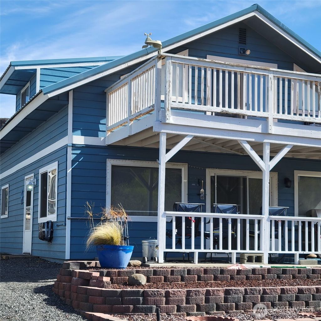 Photo of 958 River Drive SW, Quincy, WA 98848 (MLS # 2499938)