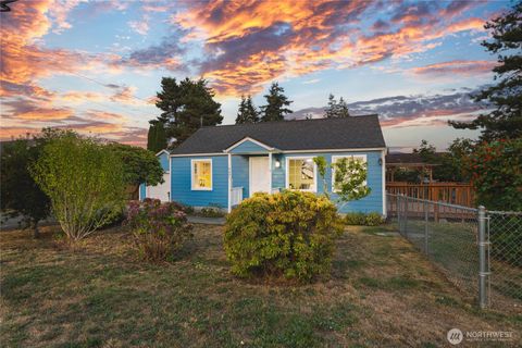 Photo of 6601 Lombard Avenue, Everett, WA 98203 (MLS # 2432950)
