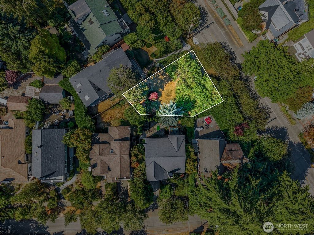 Photo of 3115 Fuhrman Avenue E, Seattle, WA 98102 (MLS # 2413952)