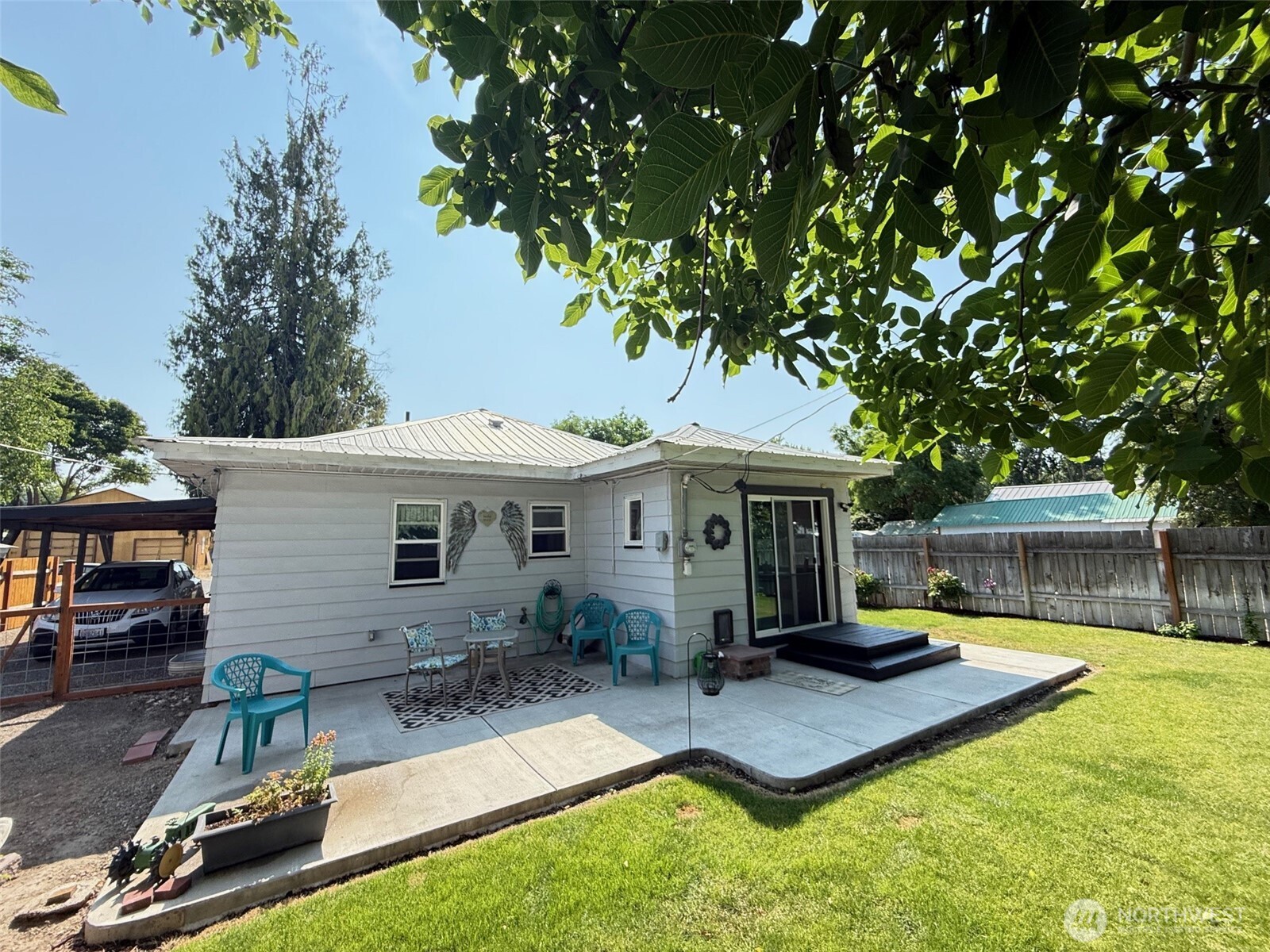 416 Cedar Street S