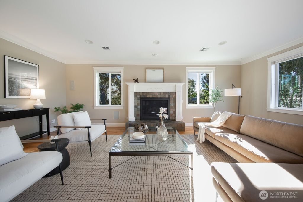 Photo of 6521 11th Avenue NW, Seattle, WA 98117 (MLS # 2331700)