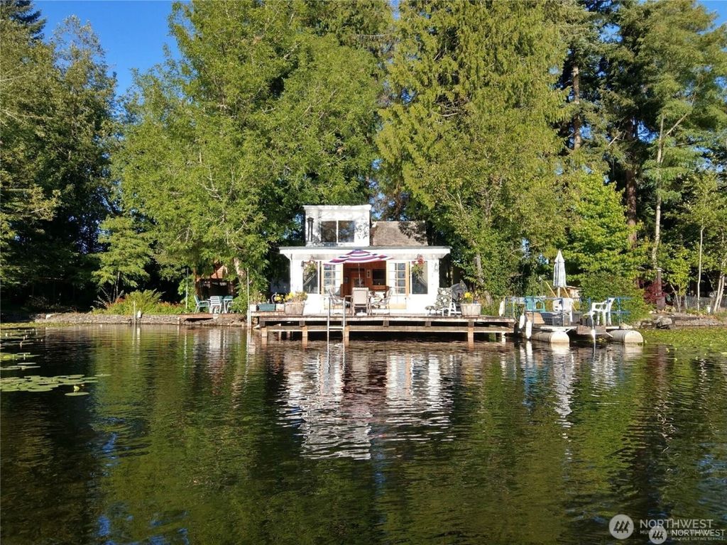 Photo of 1111 Lake Sawyer Island, Black Diamond, WA 98010 (MLS # 2477526)