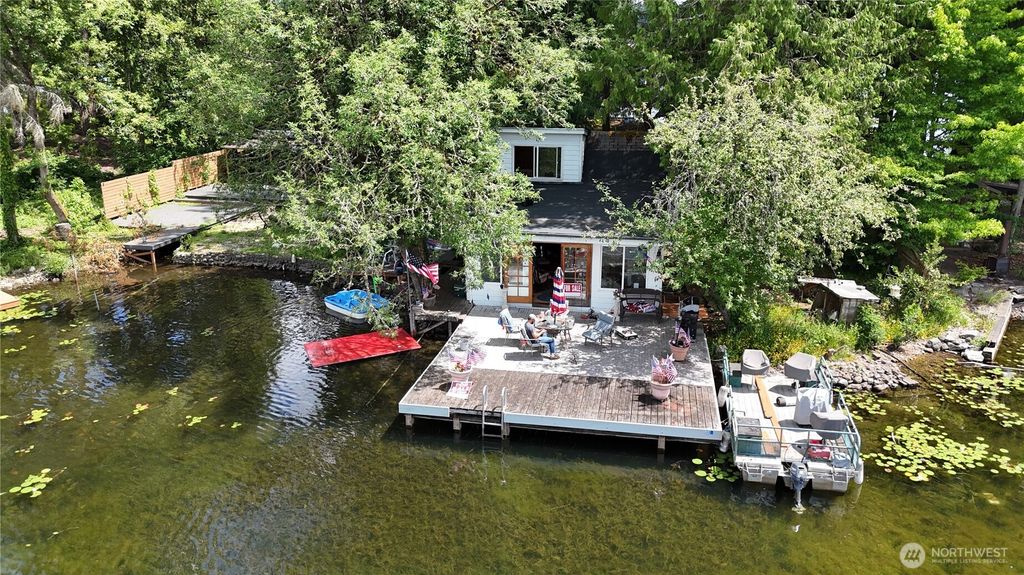 Photo of 1111 Lake Sawyer Island, Black Diamond, WA 98010 (MLS # 2477526)