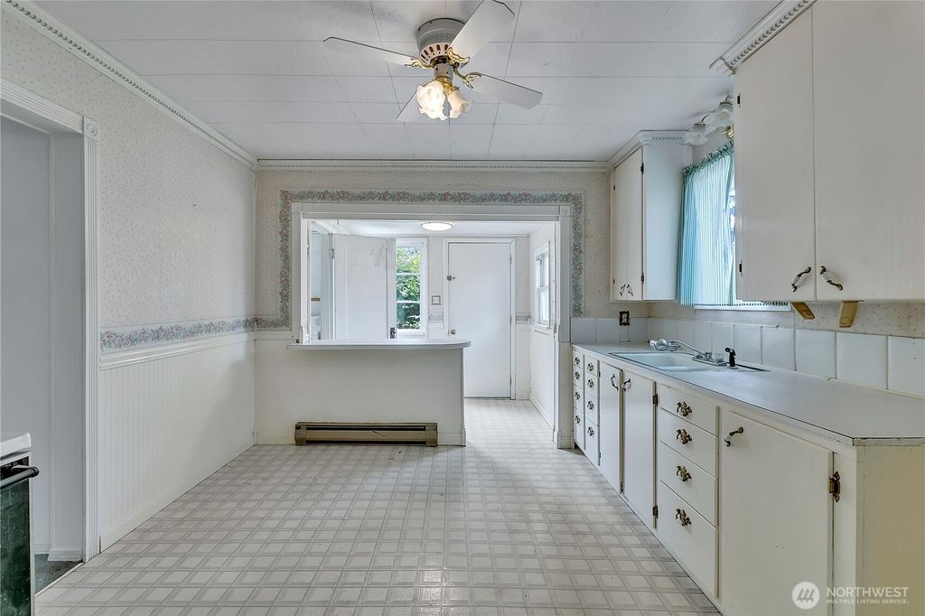 Photo of 2209 S Talbot Road, Renton, WA 98055 (MLS # 2392570)