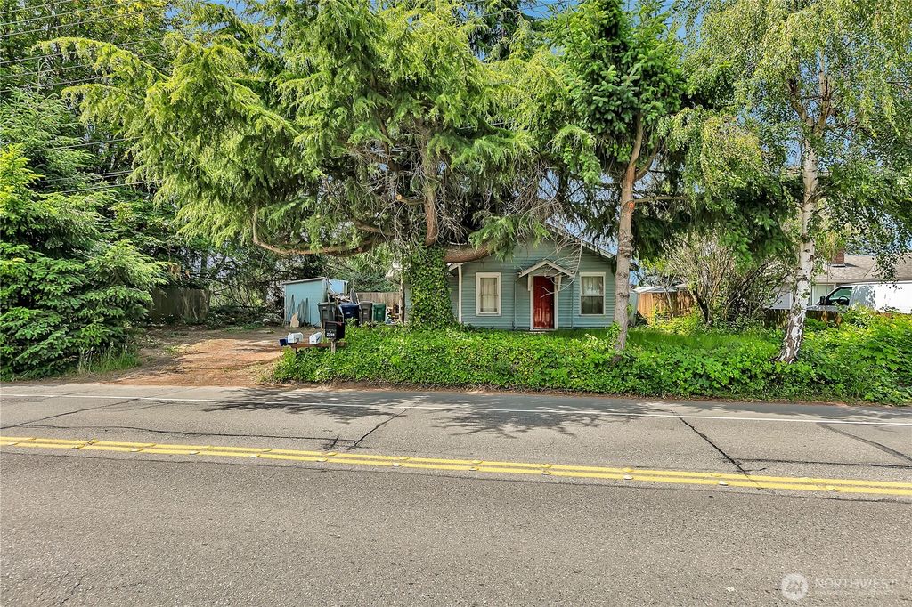 Photo of 2209 S Talbot Road, Renton, WA 98055 (MLS # 2392570)