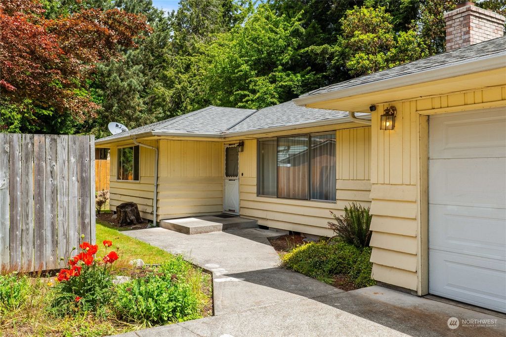 Photo of 13430 4th Avenue S, Burien, WA 98168 (MLS # 2242034)