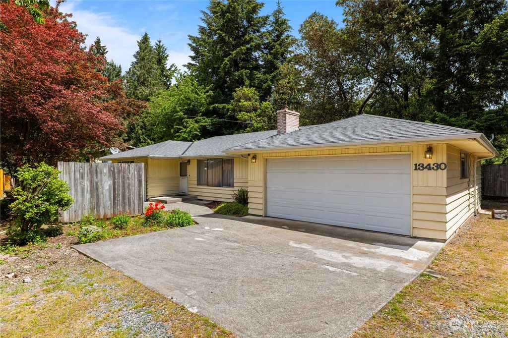 Photo of 13430 4th Avenue S, Burien, WA 98168 (MLS # 2242034)
