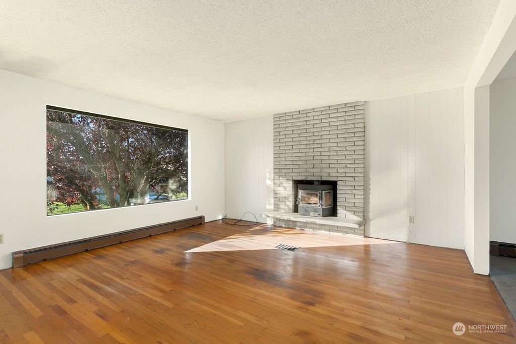 Photo of 2225 Jade Avenue, Everett, WA 98201 (MLS # 2174175)
