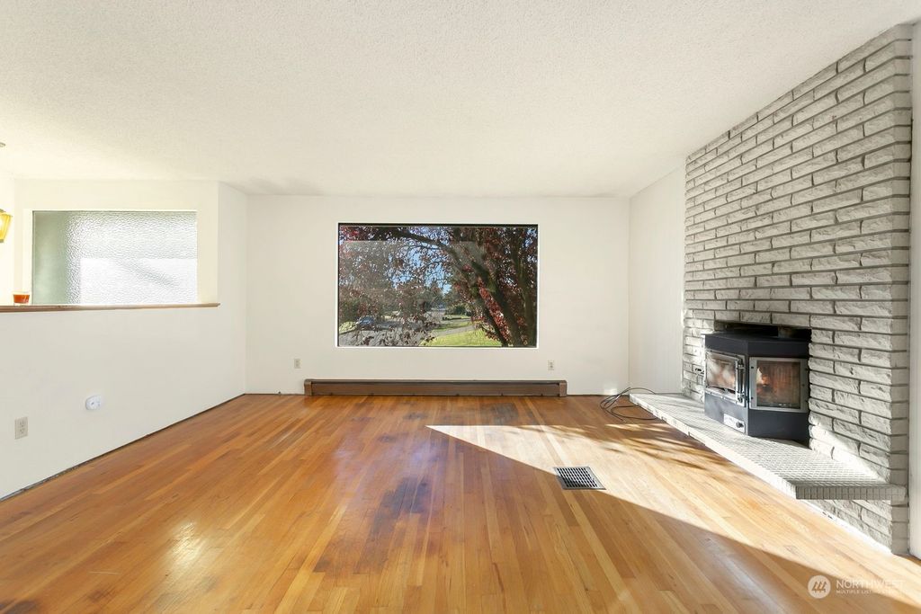 Photo of 2225 Jade Avenue, Everett, WA 98201 (MLS # 2174175)