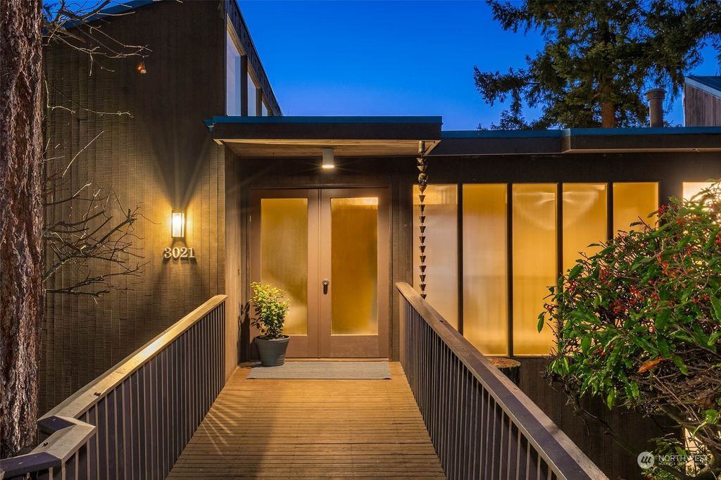 Photo of 3021 69th Avenue SE, Mercer Island, WA 98040 (MLS # 2323977)