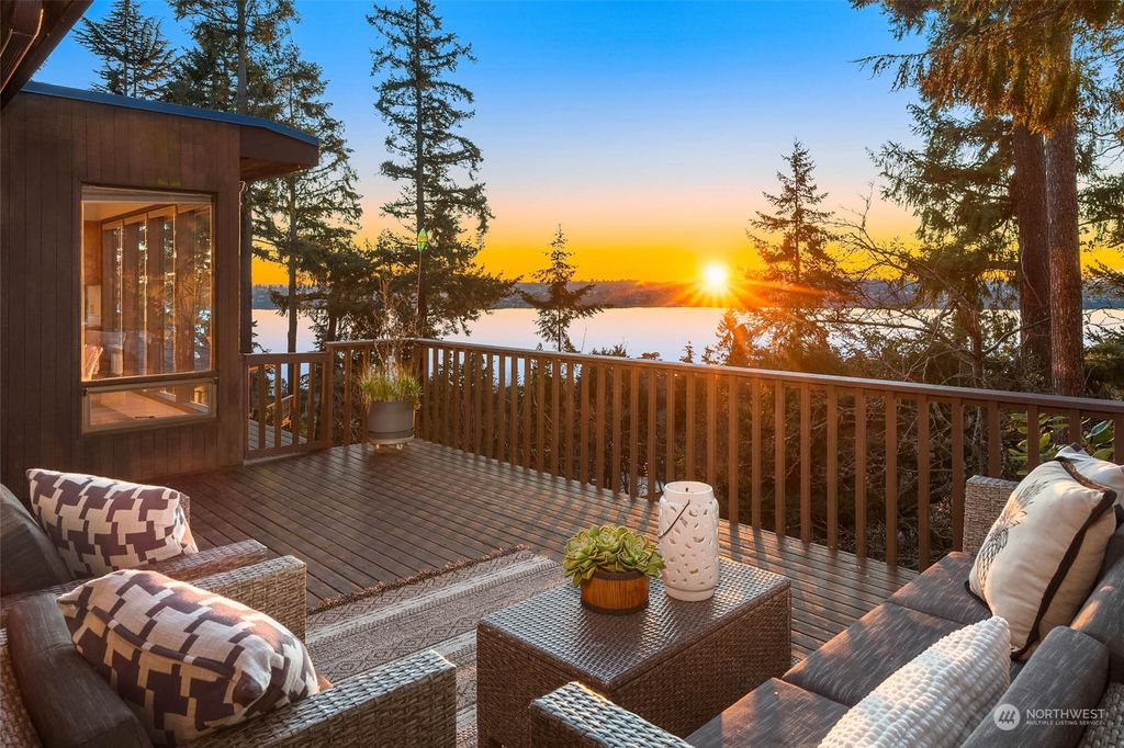 Photo of 3021 69th Avenue SE, Mercer Island, WA 98040 (MLS # 2323977)