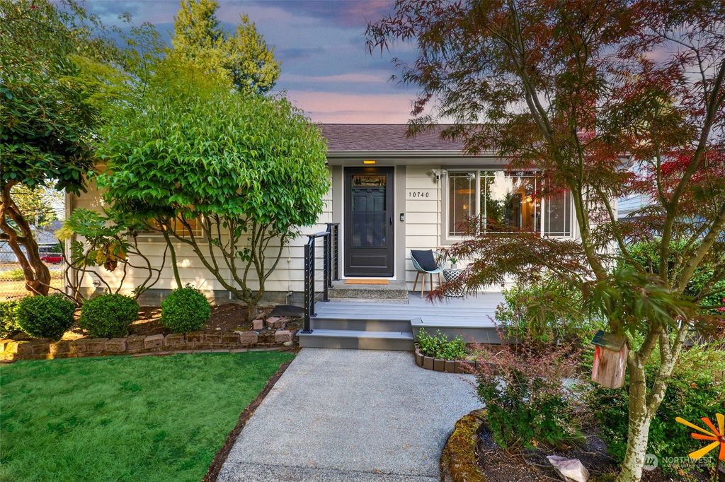 Photo of 10740 Fremont Avenue N, Seattle, WA 98133 (MLS # 2143403)