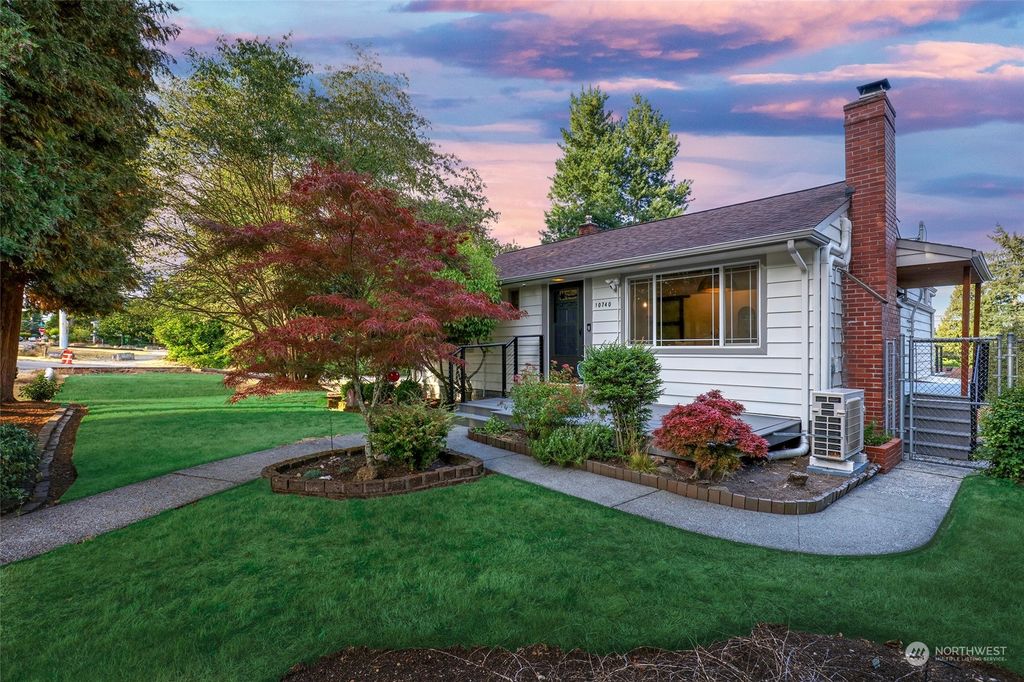 Photo of 10740 Fremont Avenue N, Seattle, WA 98133 (MLS # 2143403)