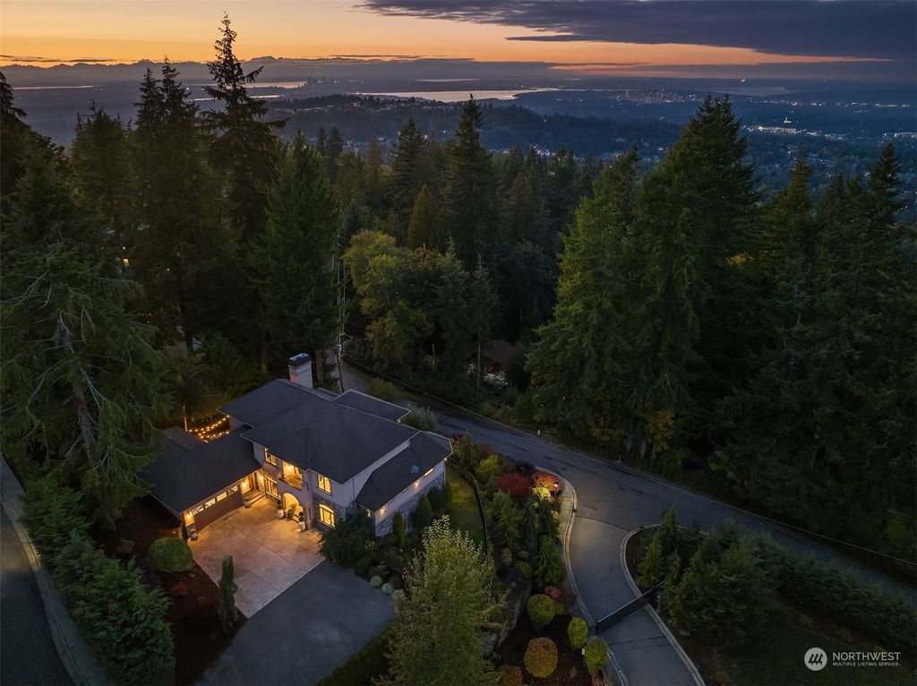 Photo of 17473 SE Cougar Mountain Drive, Bellevue, WA 98006 (MLS # 2166545)