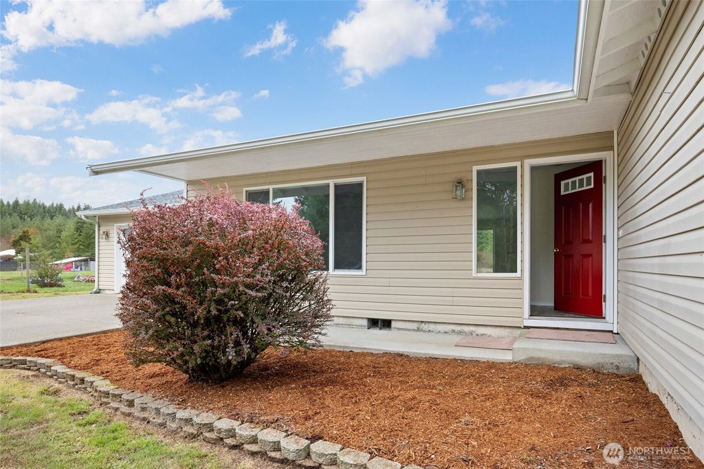 Photo of 151 W Satsop Maple Glen Gln, Elma, WA 98541 (MLS # 2448975)