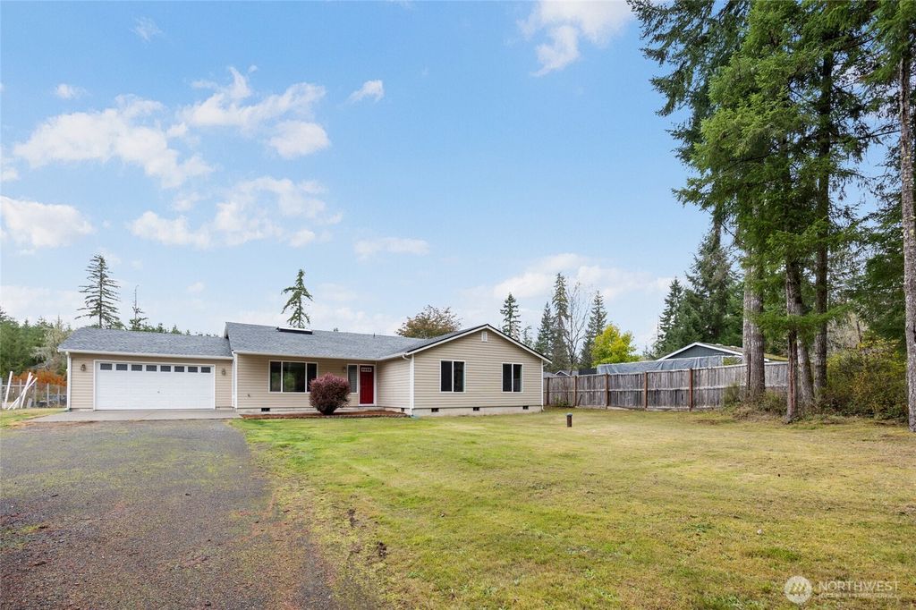 Photo of 151 W Satsop Maple Glen Gln, Elma, WA 98541 (MLS # 2448975)
