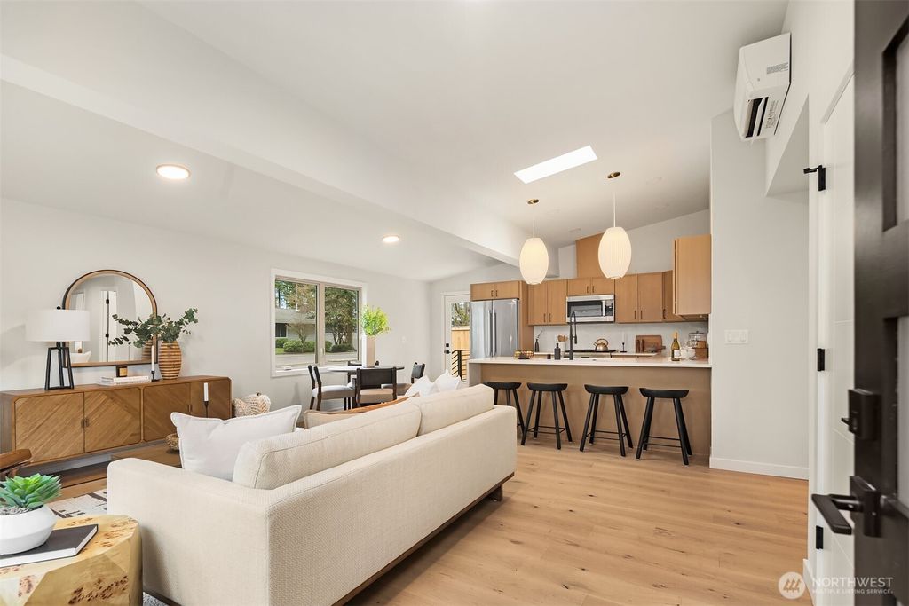 Photo of 12241 NE 65 Street, Kirkland, WA 98033 (MLS # 2479197)