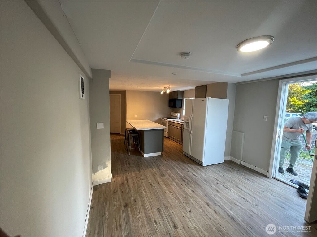 Photo of 30524 8TH Avenue SW, Federal Way, WA 98023 (MLS # 2463579)