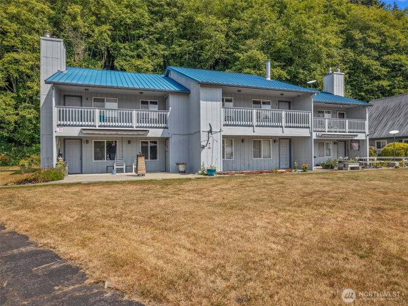 210 Salmon Street 5