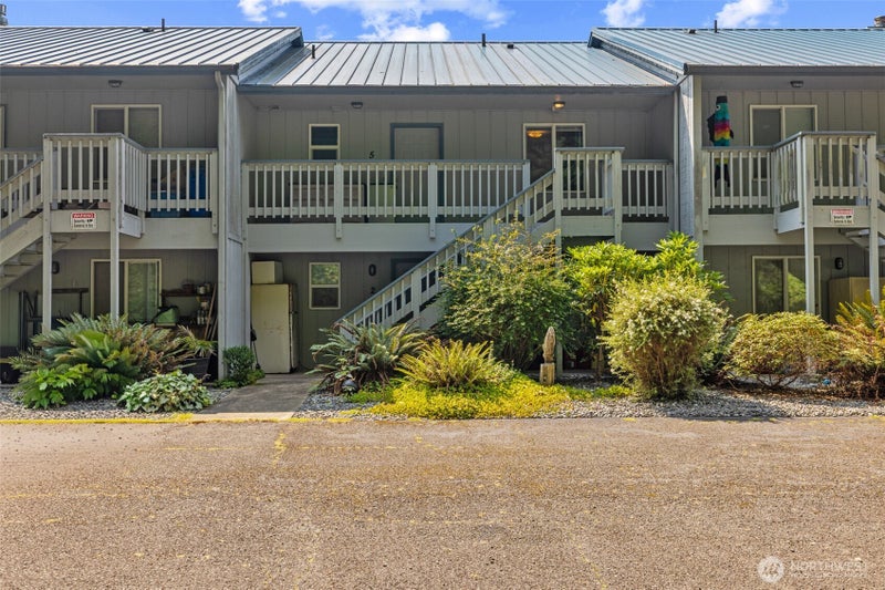 210 Salmon Street 5