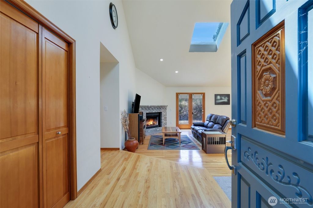 Photo of 1826 Browns Point Boulevard, Tacoma, WA 98422 (MLS # 2496149)