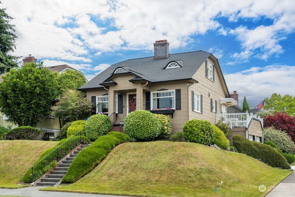Photo of 1431 Wetmore Avenue, Everett, WA 98201 (MLS # 2258233)