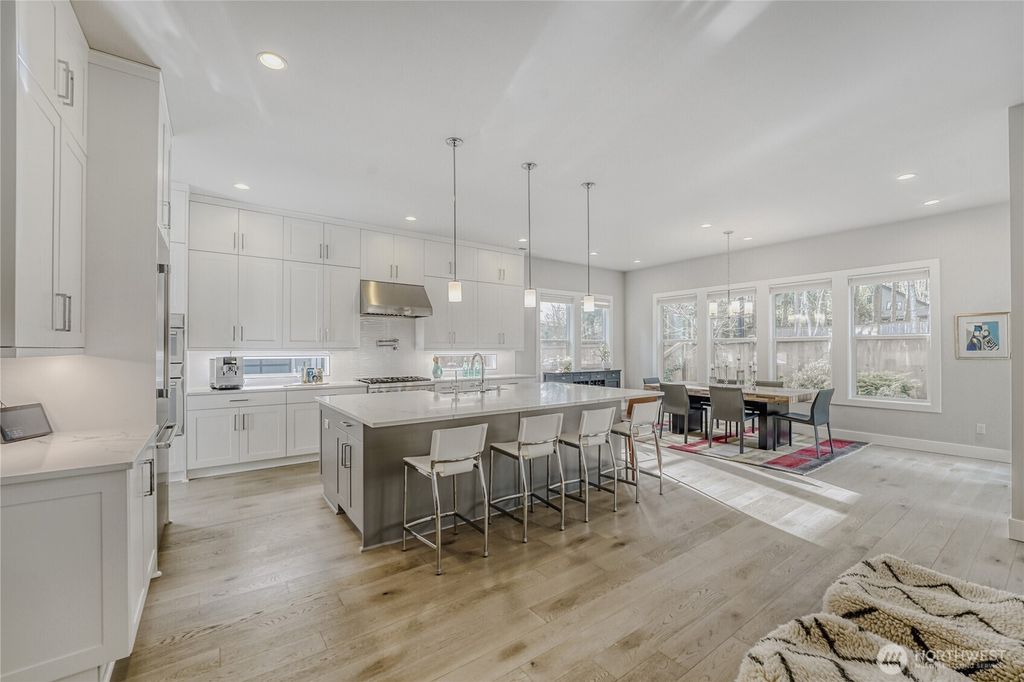 Photo of 21811 SE 5th Place, Sammamish, WA 98074 (MLS # 2476406)