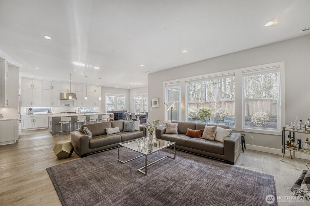 Photo of 21811 SE 5th Place, Sammamish, WA 98074 (MLS # 2476406)