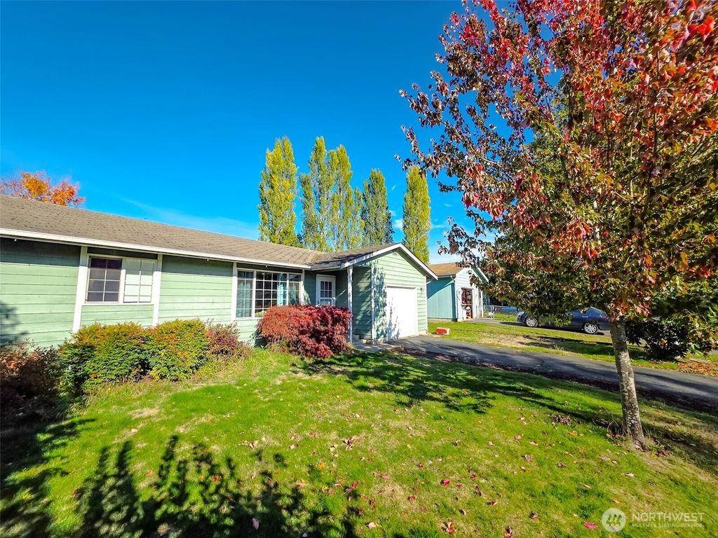 Photo of 4331 125th NE 4331 125th St NE St, Marysville, WA 98271 (MLS # 2436793)
