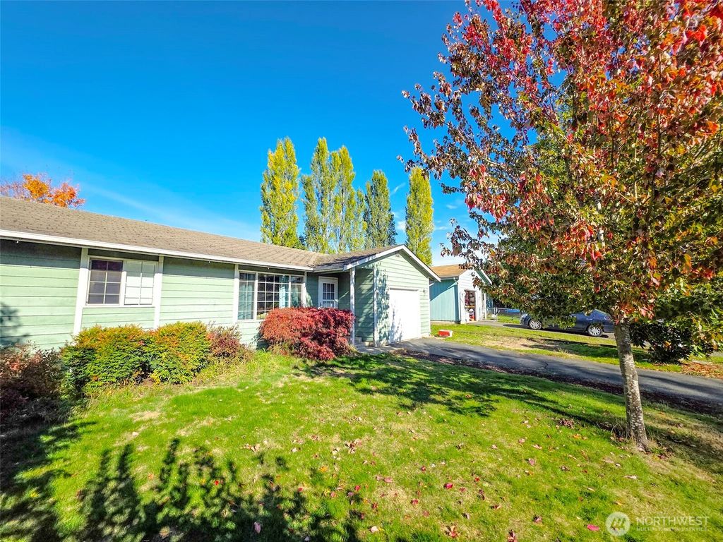 Photo of 4331 125th NE 4331 125th NE St, Marysville, WA 98271 (MLS # 2436793)