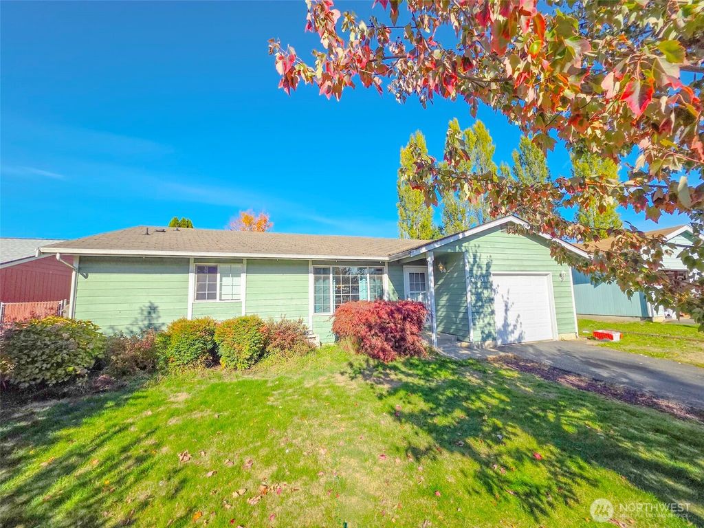 Photo of 4331 125th NE 4331 125th NE St, Marysville, WA 98271 (MLS # 2436793)