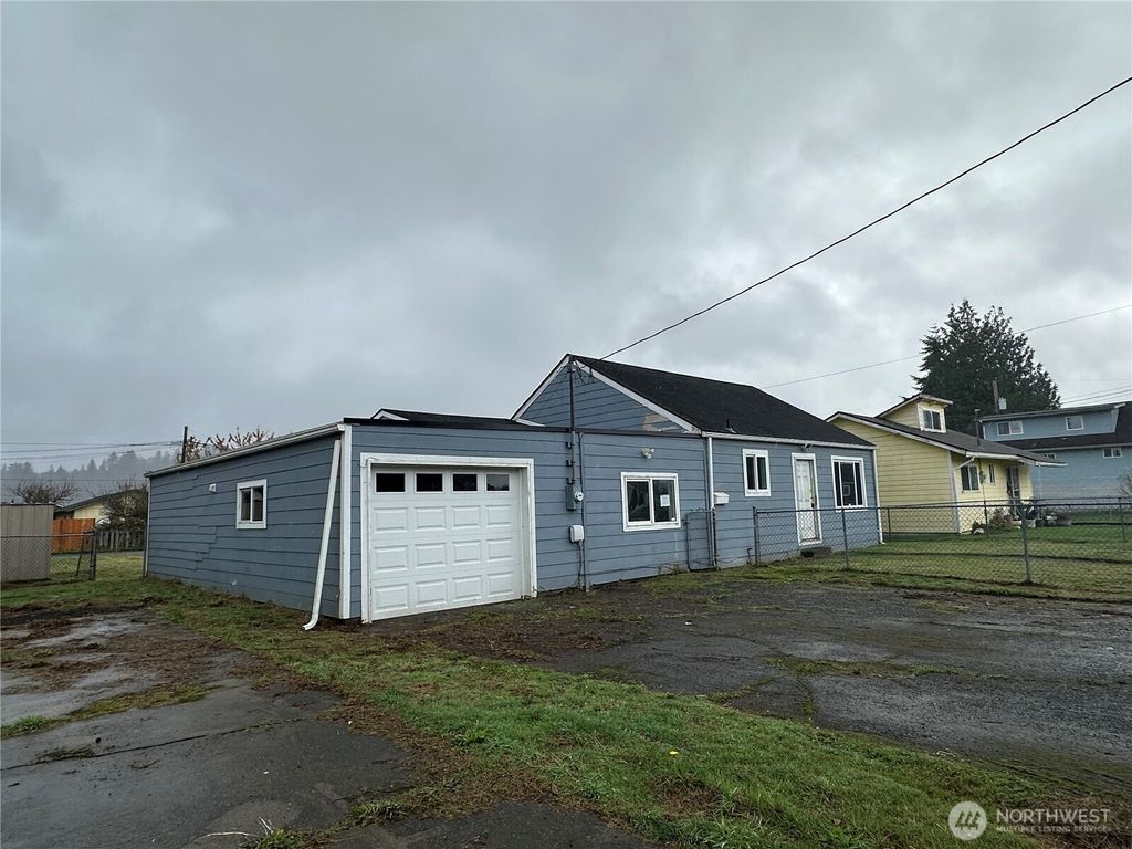 Photo of 608 W Scott Street, Aberdeen, WA 98520 (MLS # 2462906)