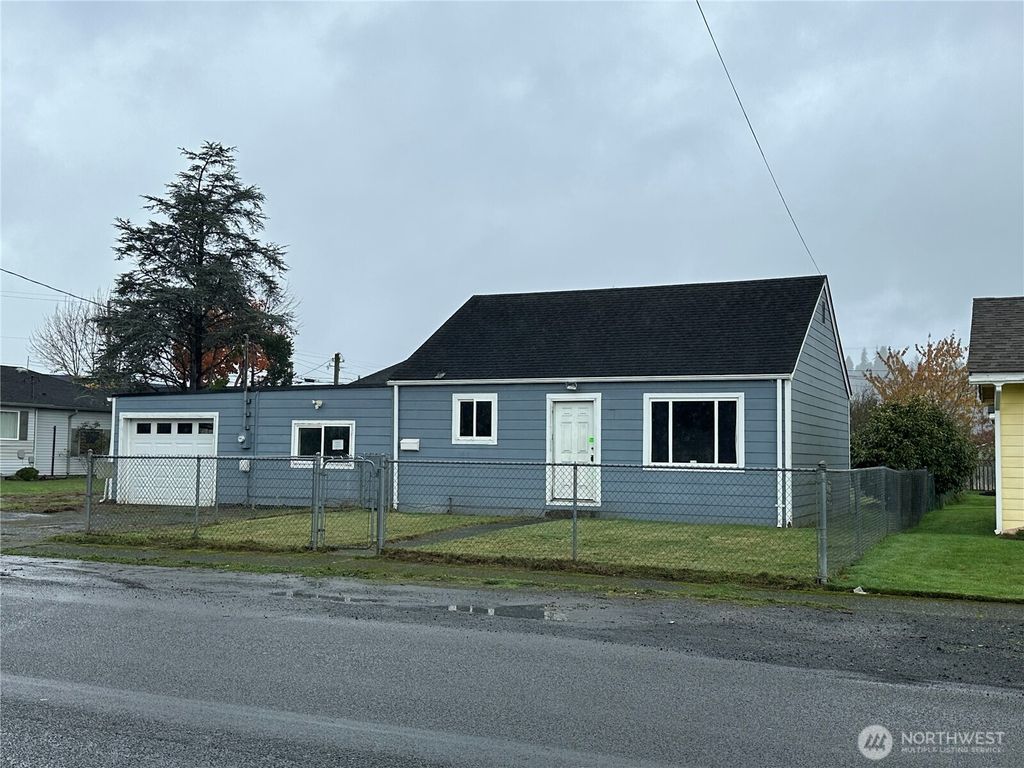 Photo of 608 W Scott Street, Aberdeen, WA 98520 (MLS # 2462906)