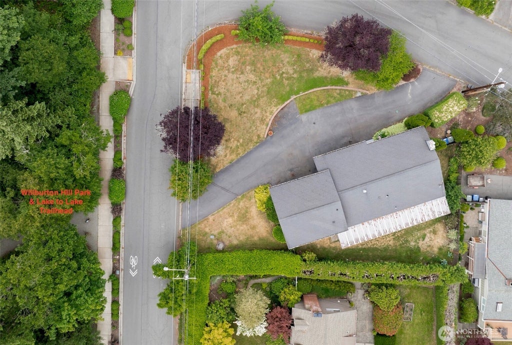 Photo of 304 128th Avenue SE, Bellevue, WA 98005 (MLS # 2538784)