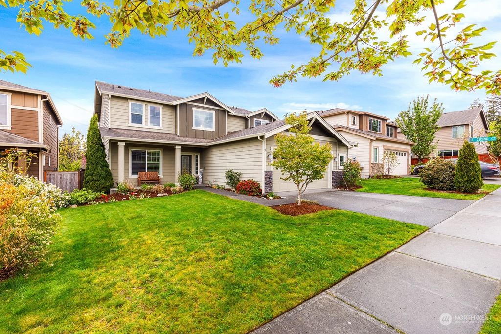 Photo of 28211 224th Avenue SE, Maple Valley, WA 98038 (MLS # 2227735)