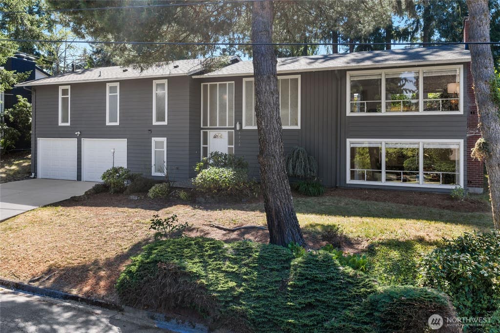 Photo of 6215 122nd Avenue SE, Bellevue, WA 98006 (MLS # 2533494)